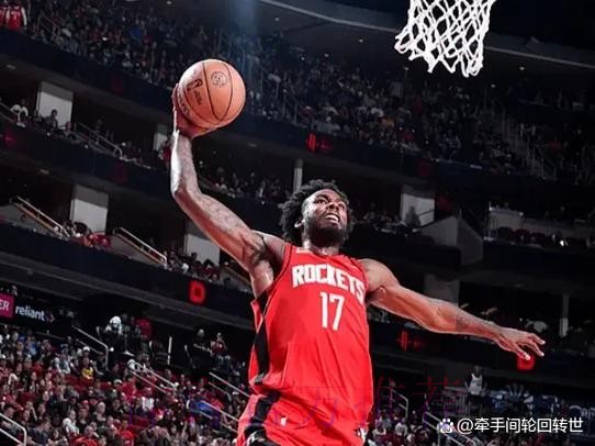 怀特身后补防大帽坎宁安,后者目前投篮6中1得到7分7助攻 怀特身后补防大帽坎宁安,后者目前投篮6中1得到7分7助攻